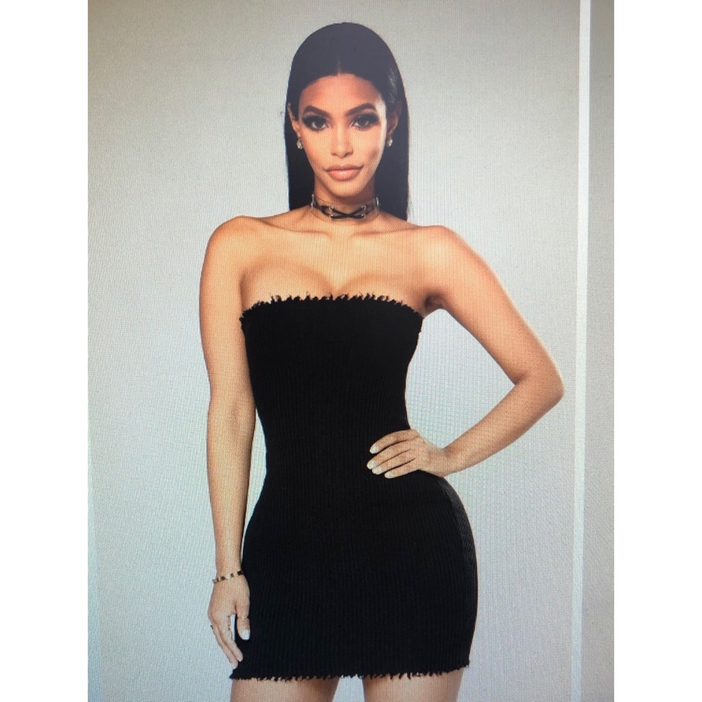 Evocative knit tube dress